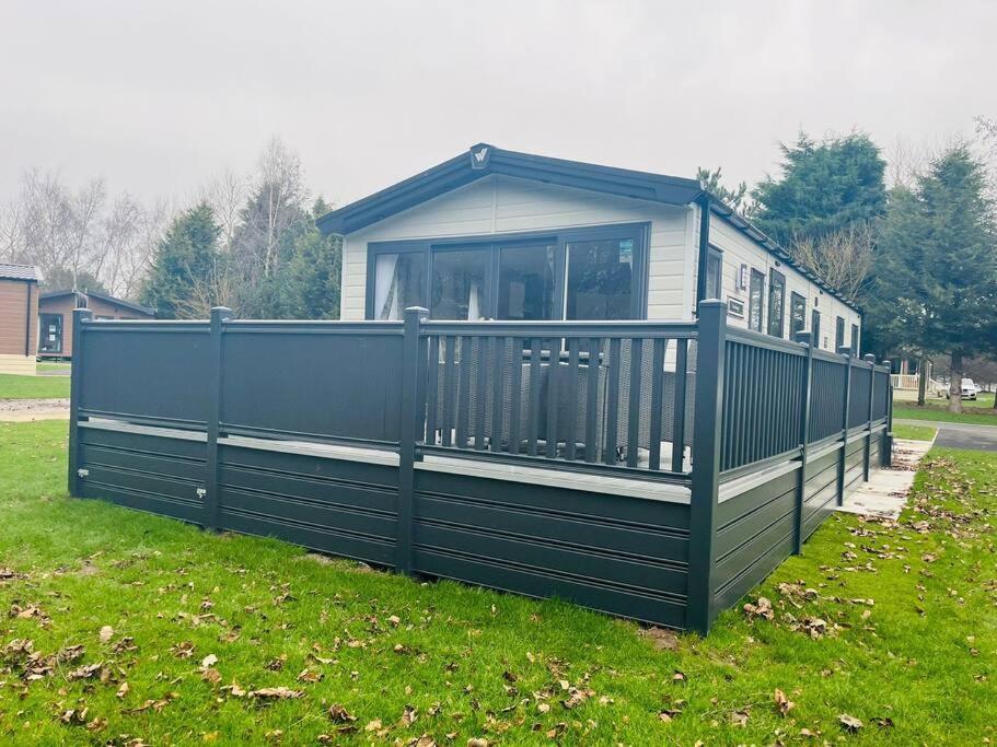 Country Cabin With Hot Tub 요크 외부 사진